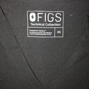 XS BLACK FIGS SCRUB TOP WITH POCKETS